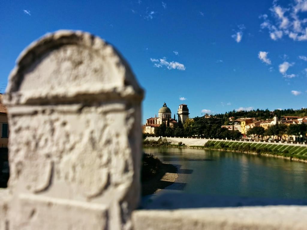 Across The River And Into The Trees Verona Bagian luar foto