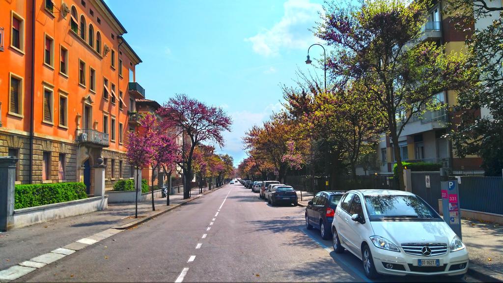 Across The River And Into The Trees Verona Bagian luar foto